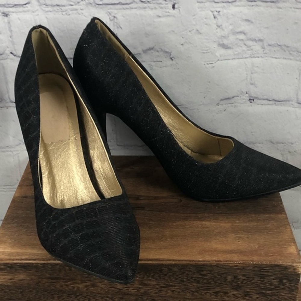 Classic Pointed Toe Stiletto Heels in Black - Picture 7 of 9